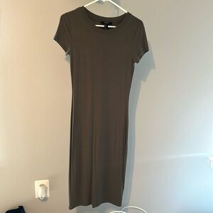 Forever 21 olive green midi dress! Perfect casual dress.